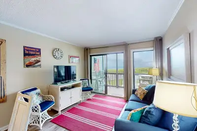 Image de First-Floor, Oceanfront Condo with a Beach View, WiFi, W/D & Shared Pool
