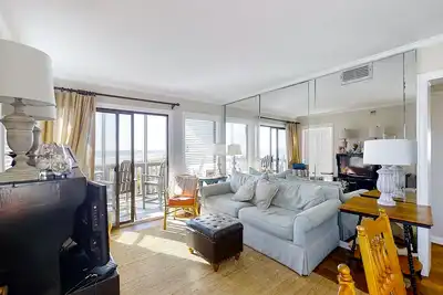 Image de Lovely Condo in Direct Oceanfront Complex w/Shared Pool, Free WiFi, Water Views