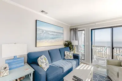 Image de Oceanfront Third Floor Condo w/Panoramic Views, Balcony, & Shared Pool
