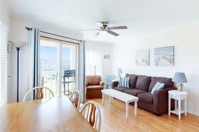 Image de Second-floor courtyard condo with pools, tennis, hot tub & putt-putt