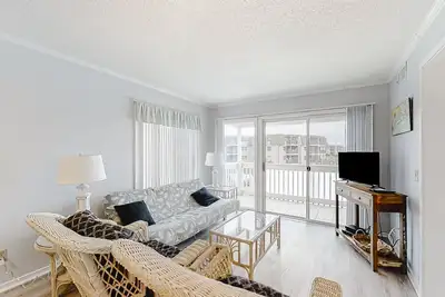 Image de Oceanfront, 2nd-Floor Condo with Balcony, WiFi & Shared Hot Tub/Pools/Putt-Putt