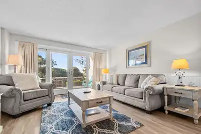 Image de Beautiful oceanfront condo in the heart of Pine Knoll Shores with pool