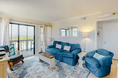 Image de First-floor, oceanfront condo with great pool view, balconies, WiFi, shared pool