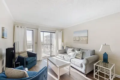 Image de 2nd-Floor Oceanfront Condo w/Shared Pool, Ocean Views + Free WiFi & Wet Bar