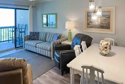 Image de Second-Floor Condo in Oceanfront Location w/Shared Pool, Free WiFi, Water Views