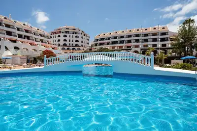 Image de Bel appartement pour 4 personnes avec Wifi, piscine, Tv, terrasse et vue panoramique