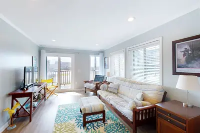 Image de Renovated First-Floor Oceanside Condo with Courtyard and Pool Views + Free WiFi