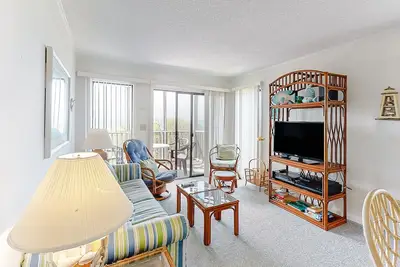 Image de 2nd Floor in Resort w/Direct Beach Access + Free WiFi, Balcony, Shared Pool