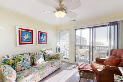 Image de 3rd-Floor Condo in Oceanfront Building w/Ocean Views, Shared Pool, Free WiFi