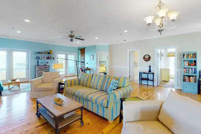 Image de Ocean/Sound View Condo Near Beach with WiFi, Private Deck, & W/D - Dog-Friendly