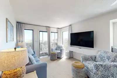 Image de Beautiful suite on the 2nd-floor of a direct oceanfront complex with pools & Ac