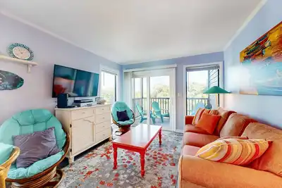 Image de Bright Condo with WiFi, W/D, Screened Porch & Community Pool/Tennis/Day Dock