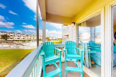 Image de First-floor condo overlooking the courtyard with shared pools/hot tub/tennis