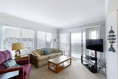 Image de 3rd-Floor Home in Oceanfront Complex w/Shared Pool & Hot Tub, Balcony, WiFi