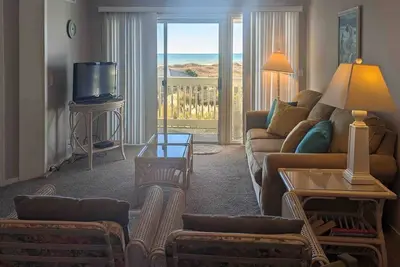 Image de Third-Floor Ocean-View Condo Overlooking Courtyard w/Private Balcony, Free WiFi