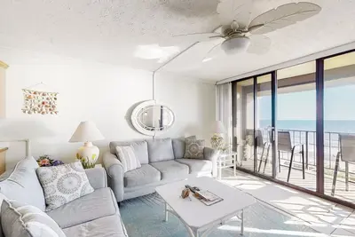 Image de Fifth-Floor, Oceanfront Condo with Spectacular View, Balcony, WiFi & Shared Pool