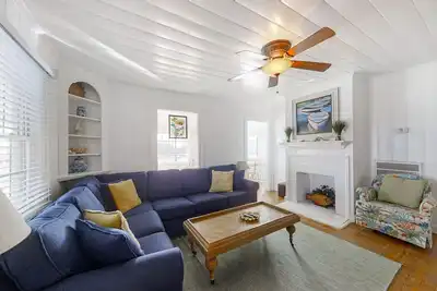 Cottage in the heart of Atlantic Beach with ocean views, two decks, WiFi, & W/D