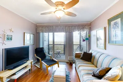 Image de Well-Appointed Condo with WiFi, Washer/Dryer & Shared Pools, Tennis