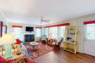 Oceanfront beach cottage with large deck & W/D - dog-friendly