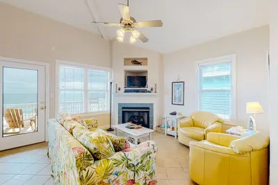 Image de 3rd floor oceanfront condo with balcony, washer/dryer, WiFi & shared pool
