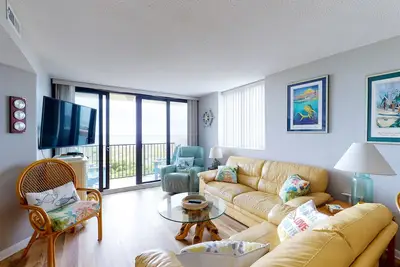 Image de 4th-Floor oceanfront condo with amazing view, WiFi & shared pools/hot tub/gym