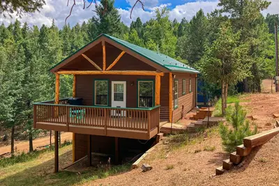Image de Cozy, Dog-Friendly Cabin with Deck, Desk, Free WiFi, Full Kitchen - Near Hiking