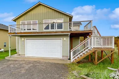 Image de Serene, Dog-Friendly Beach House with Free WiFi & a Gas Fireplace