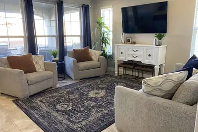 Image de New and Clean! 5 bed, 4 bath, New Pool With Huge Slide, Lazy River & Spa