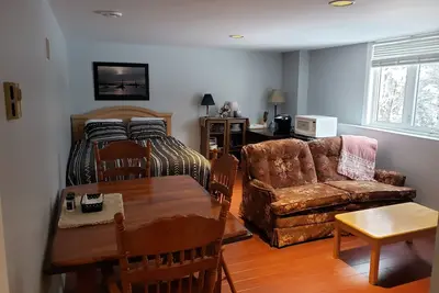 Image de Basement with private entrance