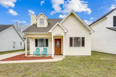 Image de Gulf Breeze Cottage |Vaulted Ceilings |Loft |King Master |Office |Dogs Ok |Fenced |Near Oriole Beach
