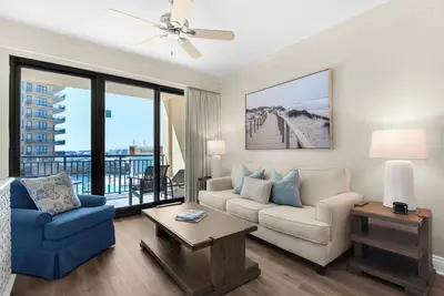 Image de 🌊Huge Balcony~Pool & Gulf Views~HarborWalk Village~~3br Emerald Grande W223