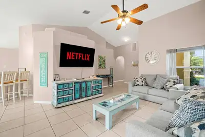 Image de Walk to the Beach - 3/2 Beach Themed Townhome