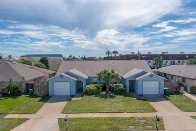 Image de Beachside Getaway - Two Unit duplex - Pool and Patio
