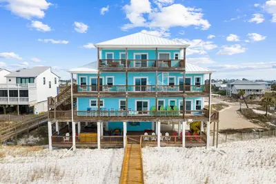 Image de Big Blue Heaven: Family Retreat! Beachfront with Swim Spa and Slide, Sleeps 27!
