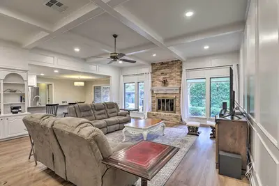 Image de 9 Mi to Magnolia Market: Large Home in Waco!