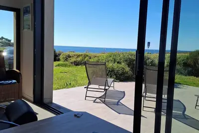Image de Sea-facing villa with heated pool