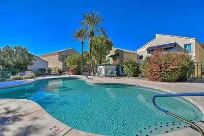 6 Mi to Downtown: Condo w/ Patio in Tempe!
