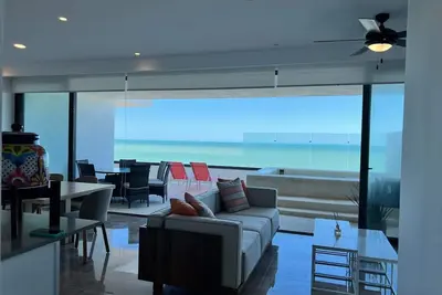 Image de Luxury beachfront condo w\/private jacuzzi