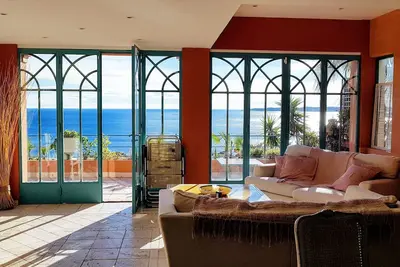 Image de Villa 10/11 personnes avec piscine et vue mer féérique à pied des plages