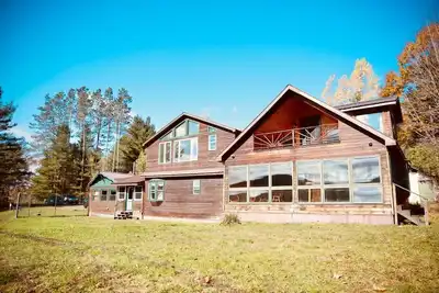 Image de Luxury Home near Hiking, Hunting, Snowmobiling