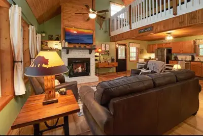 Image de Charming Cabin-Between Pigeon Forge and Gatlinburg-Game Room-Hot Tub