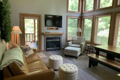 Image de Disciples Ridge Condo-Sleeps 17, at base of Boyne and nearly slopeside