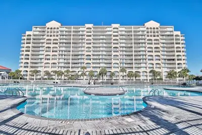 Image de Waterfront Luxury  Huge Condo with 15000sf Pool