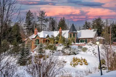 Image de New! Private Luxury Estate w/ Mountain Views Close to Attitash / Hot Tub, Sauna