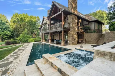 Image de Latitude Adjustment by SoCharm | Waterfront Luxury Home on Lake Norman