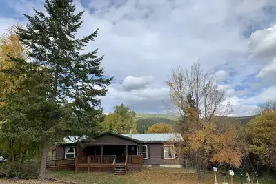 Image de The Lake Mary Ronan Lodge w\/ Waffles!
