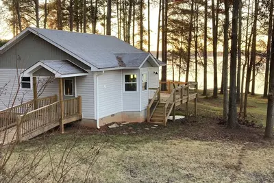 Nice cottage located on Lake Sinclair. Lots of room with great views