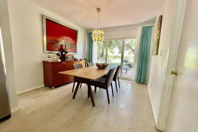 Image de Modern Home with 2 Bedroom 2 Bath.