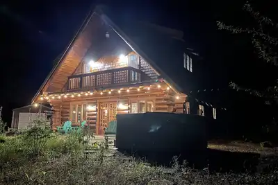 Image de Private Log Cabin in the Woods - Hot Tub, Bbq, Wifi, Fireplace, Gaming Garage