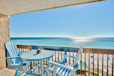 Image de SunDestin 707, Gulf-front condo with In-Unit Washer/Dryer and Walk-In Shower